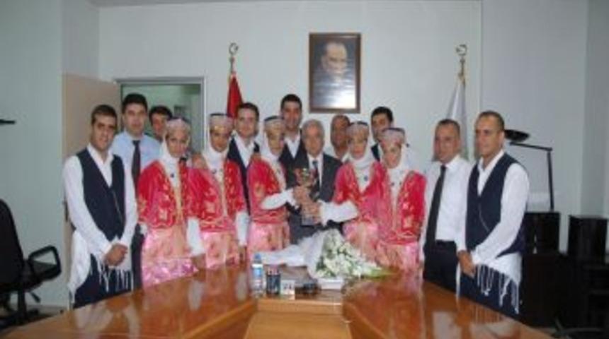 Aldırmaz, halk oyunları ekibinden T&uuml;rkiye şampiyonluğu bekliyor