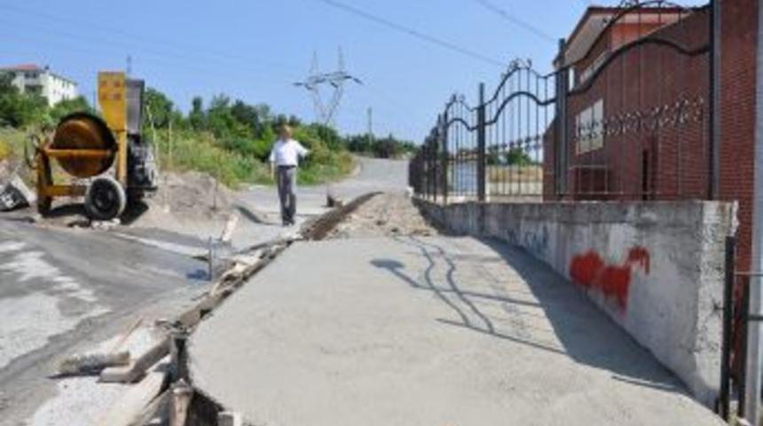 &Ccedil;imenoğlu: Kaldırımsız yol kalmayacak