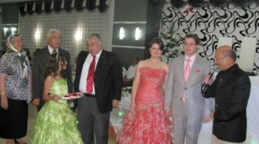 Masum T&uuml;rker: Yemin boykotu da 'dik durmadılar' s&ouml;z&uuml; de hataydı