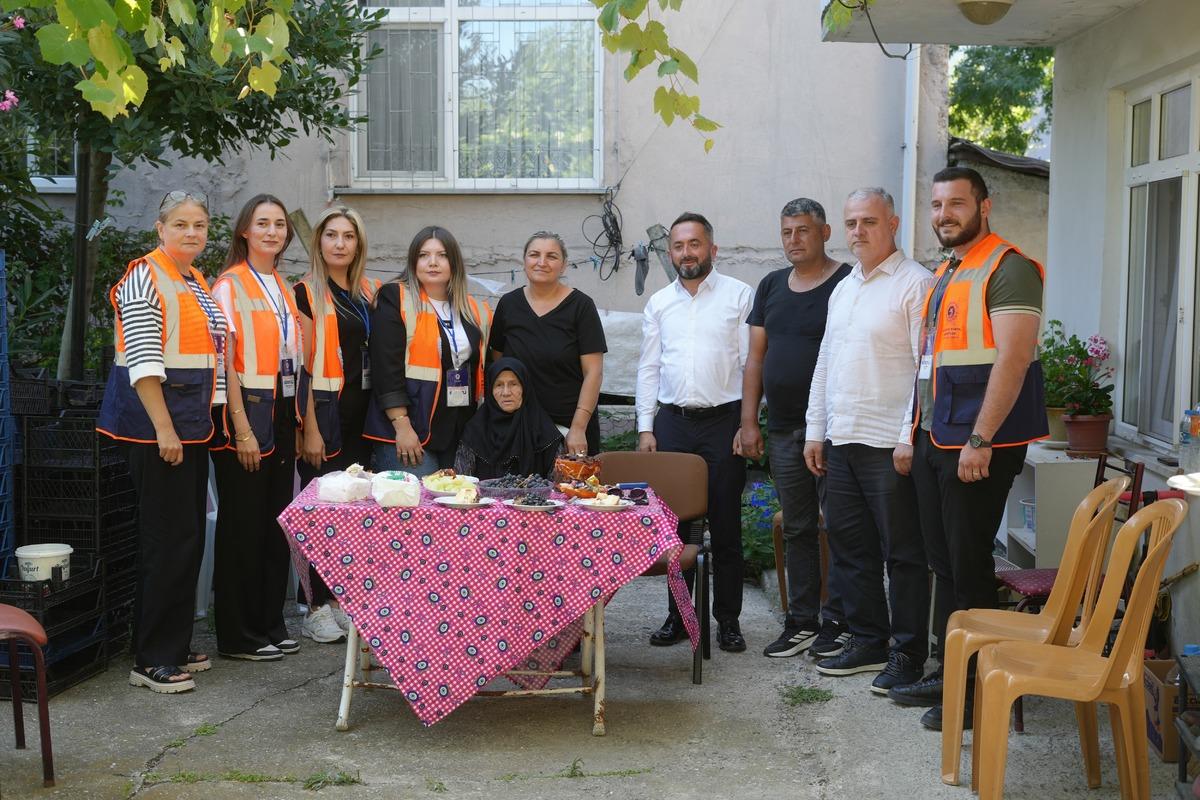 85 yaşına kadar kimse doğum gününü kutlamamıştı! O pasta Emine nineyi duygulandırdı 2