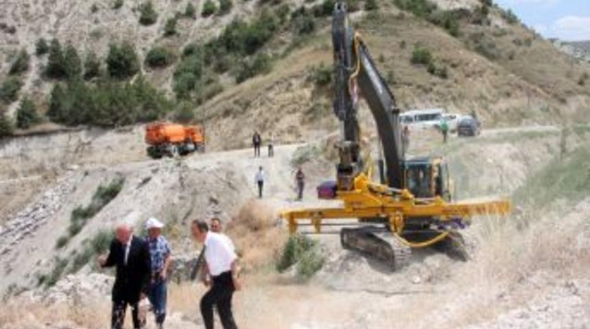 Belediye hidrolik taş delme makinesi aldı