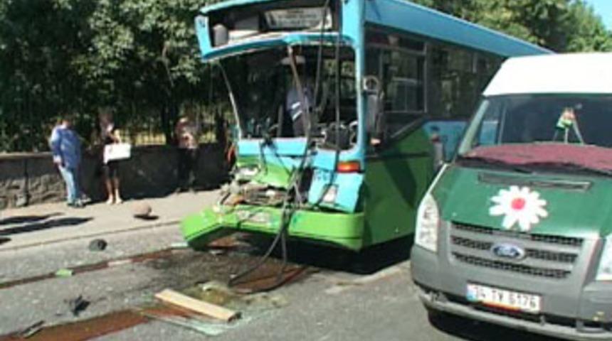 Yolcu kapma yarışı 7 kişiyi hastanelik etti