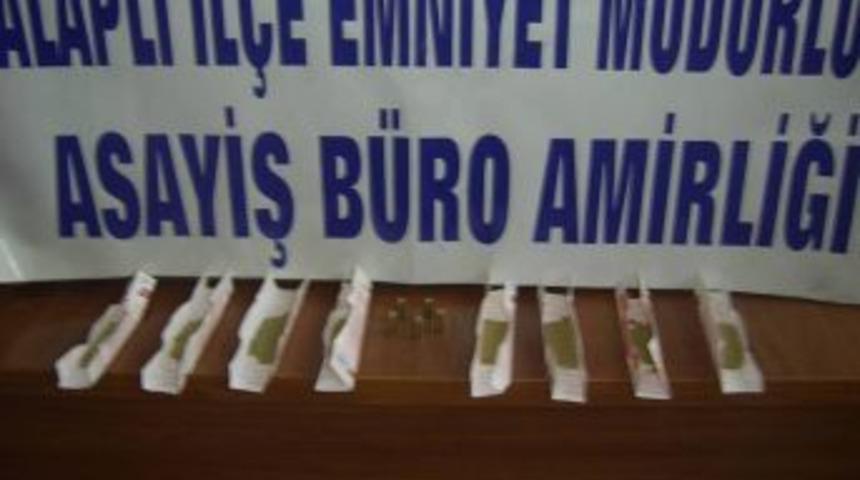 İ&ccedil; &ccedil;amaşırına toz esrar saklamış