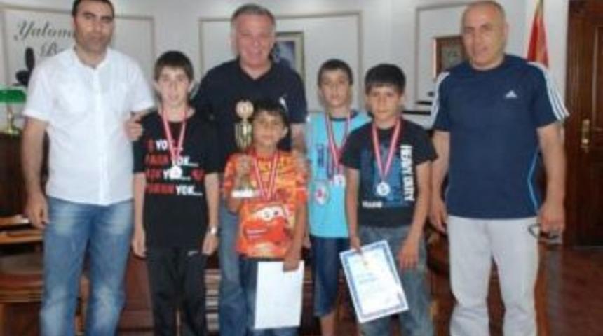 K&uuml;&ccedil;&uuml;k boks&ouml;rlerin b&uuml;y&uuml;k başarısı