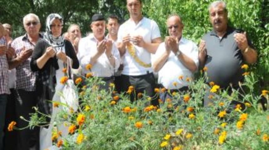 Başpehlivan Ali G&uuml;rb&uuml;z, altın kemeri babasına g&ouml;t&uuml;rd&uuml;