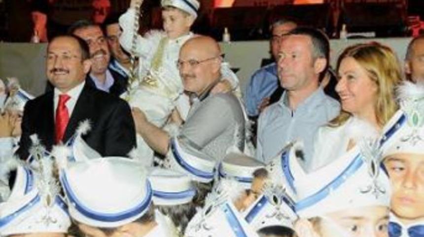 &Ccedil;ayır Festivalinde s&uuml;nnet ş&ouml;leni