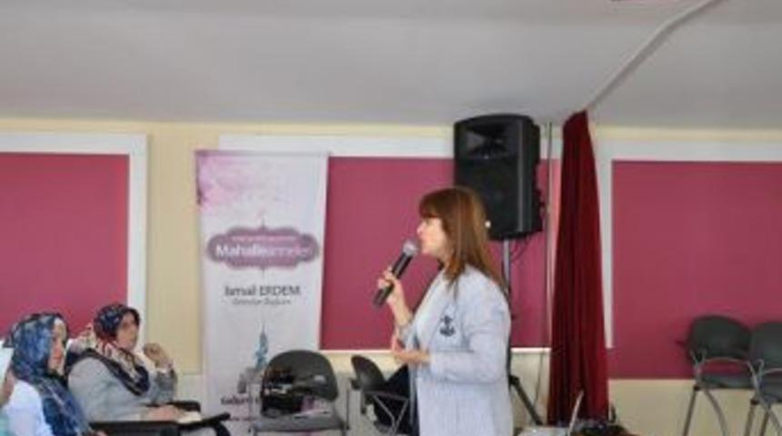 Sancaktepe'de, annelere seminer