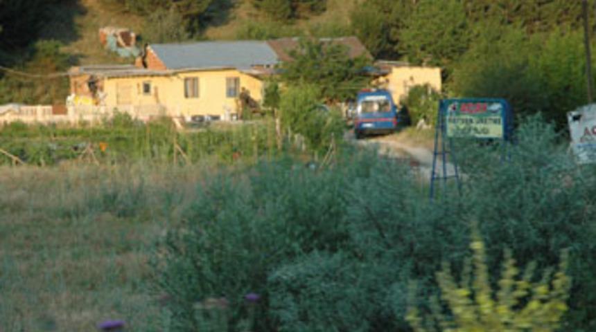 Eşini &ouml;ld&uuml;r&uuml;p intihar etti