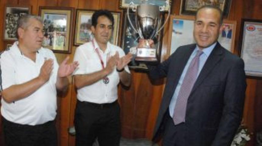 Ceyhan Belediyespor satran&ccedil; takımı T&uuml;rkiye ikincisi oldu