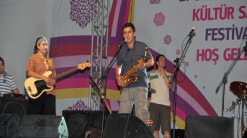 Beylikd&uuml;z&uuml; festivale Pinhani ile başladı