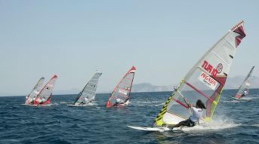 Pegasus Windsurf Ligi'nde 3. hafta yarışları G&ouml;k&ccedil;eada'da