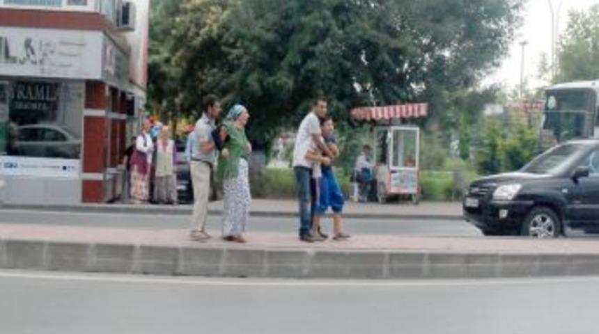 Baba hapse girdi, anne ve çocuğu feryat etti