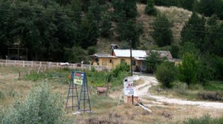 Pompalı t&uuml;fekle &ouml;nce karısını sonra kendini &ouml;ld&uuml;rd&uuml;