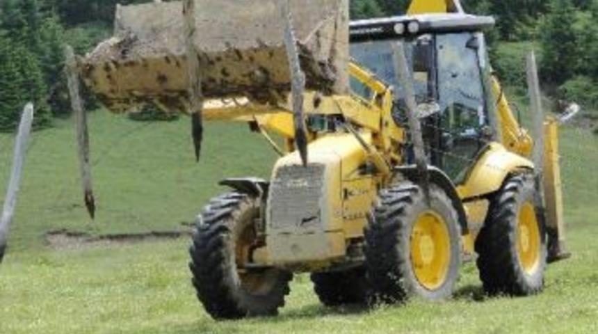 Giresun'da ka&ccedil;ak &ccedil;evirgeler yıkılıyor