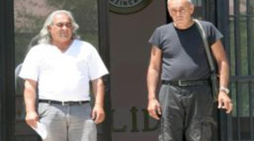 Oğlu Hollanda'da karakolda &ouml;len acılı baba, şik&acirc;yet&ccedil;i oldu