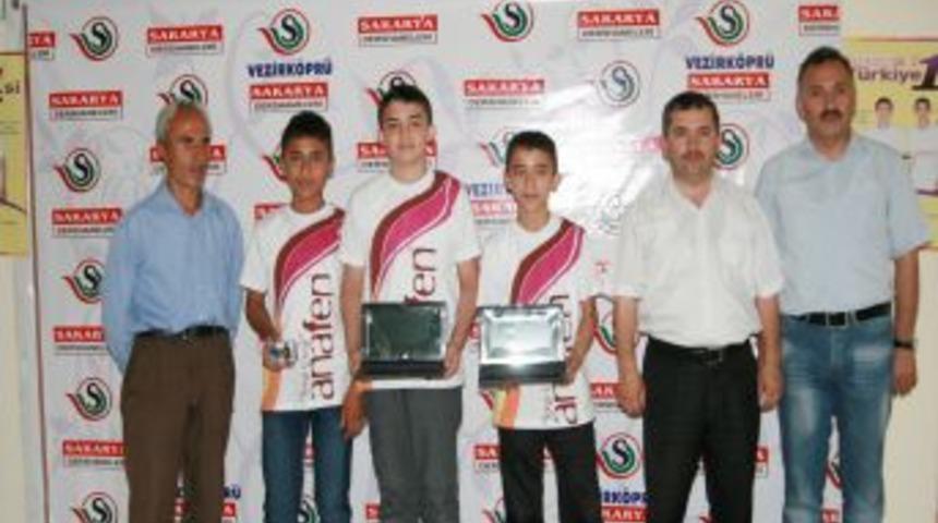Sakarya Dershaneleri, T&uuml;rkiye birincilerini &ouml;d&uuml;llendirdi