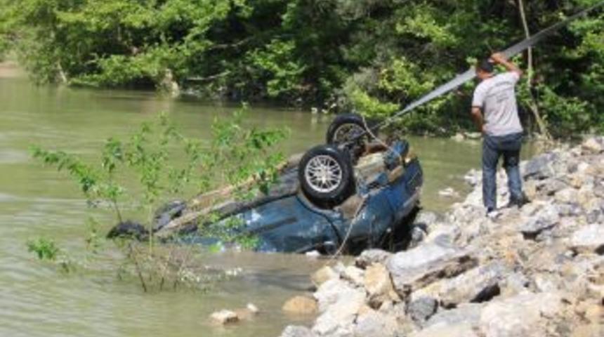 Eğlence dönüşü trafik kazası: 2 ölü, 1 yaralı