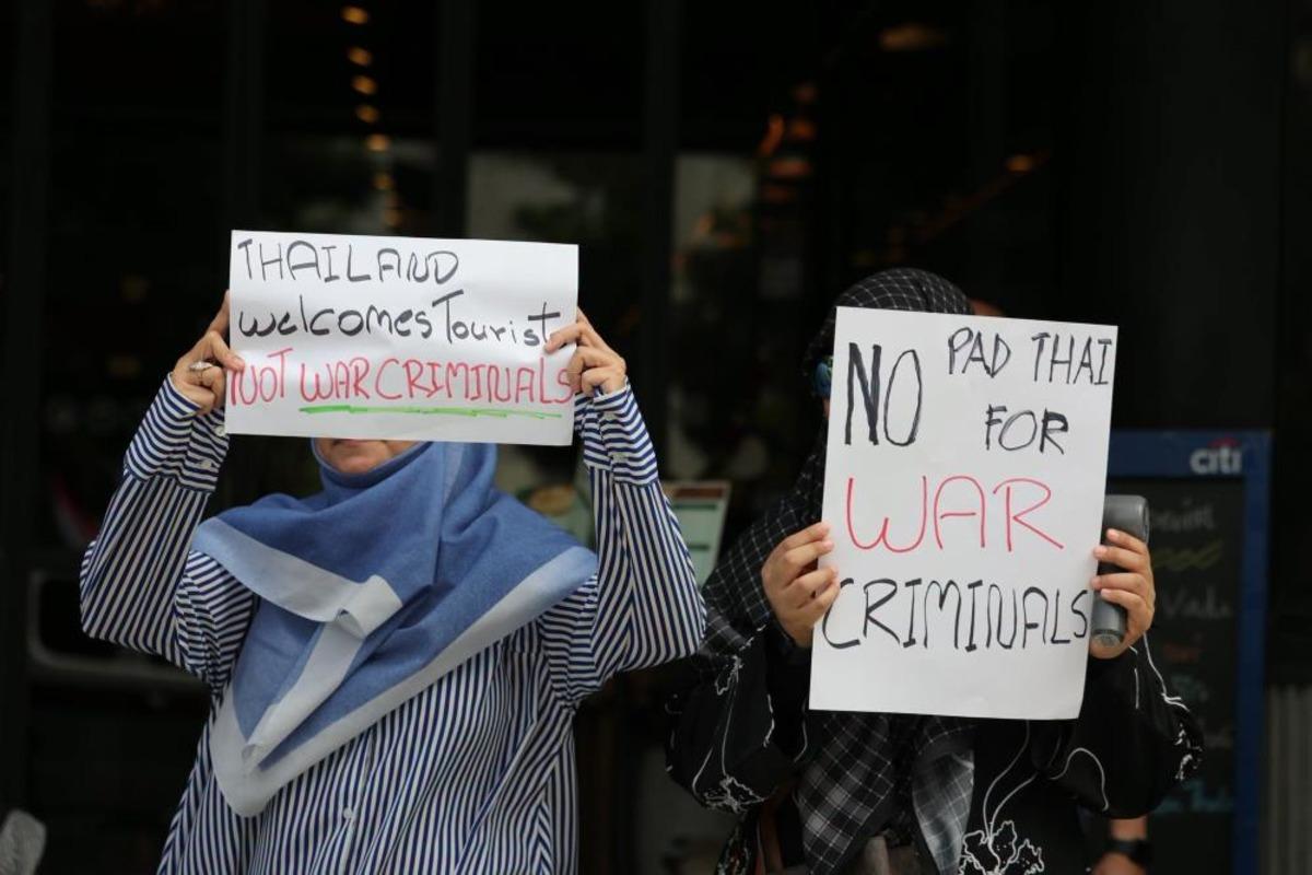 Tayland da İsrail B&uuml;y&uuml;kel&ccedil;iliği &ouml;n&uuml;nde protesto d&uuml;zenlendi 3