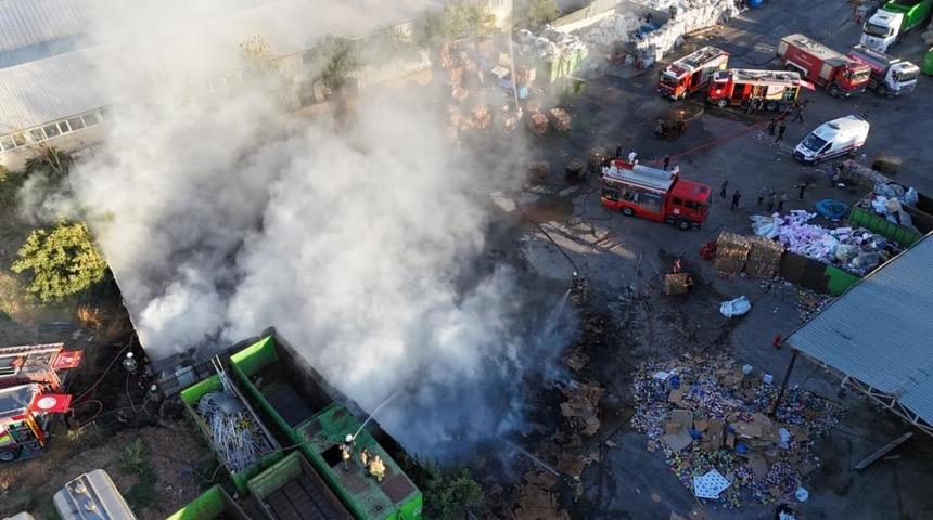 Bursa&rsquo;da geri d&ouml;n&uuml;ş&uuml;m deposunda korkutan yangın