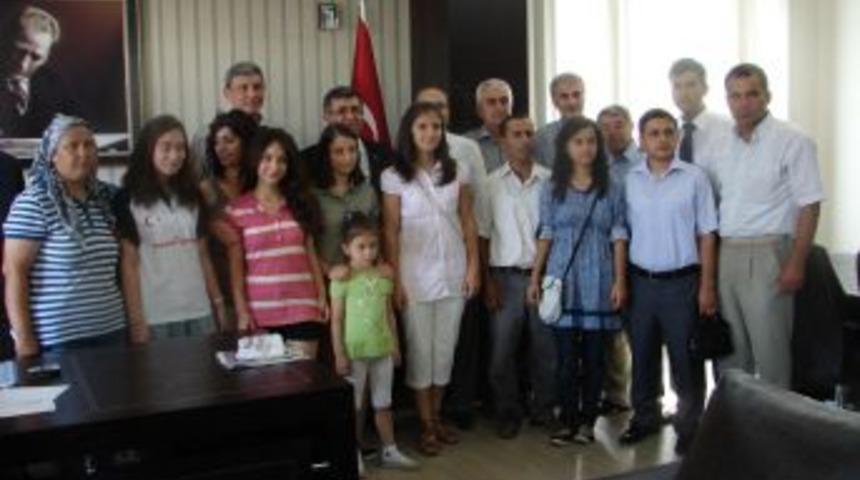 SBS'de 500 tam puan alan 5 &ouml;ğrenci altınla &ouml;d&uuml;llendirildi