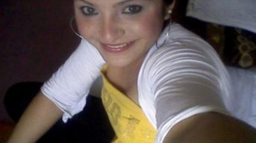 Polisin evinde vurularak &ouml;len gen&ccedil; kız 'uzak atış'la &ouml;lm&uuml;ş