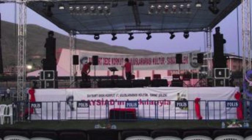 Konser, Fatihalar okunarak iptal edildi