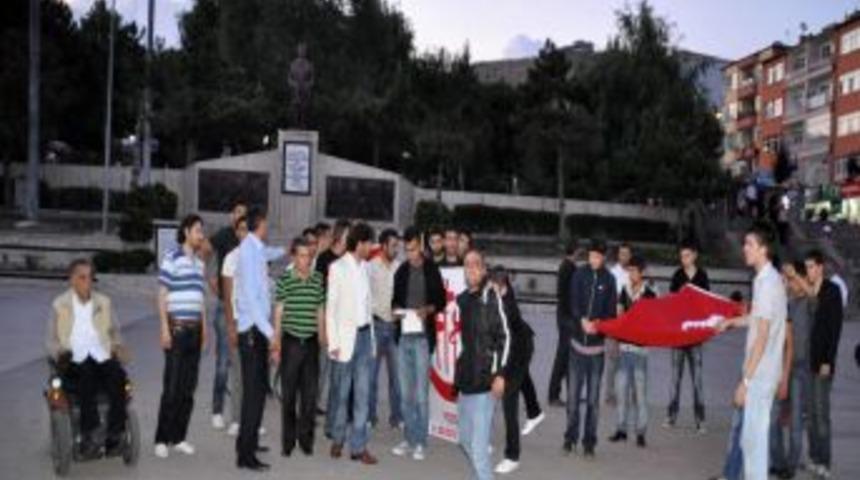 Alperenler, şehit 13 asker i&ccedil;in y&uuml;r&uuml;d&uuml;