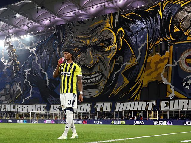 Archie Brown tarihe ge&ccedil;ti! F.Bah&ccedil;e'nin 18 yıllık hasretini bitirdi
