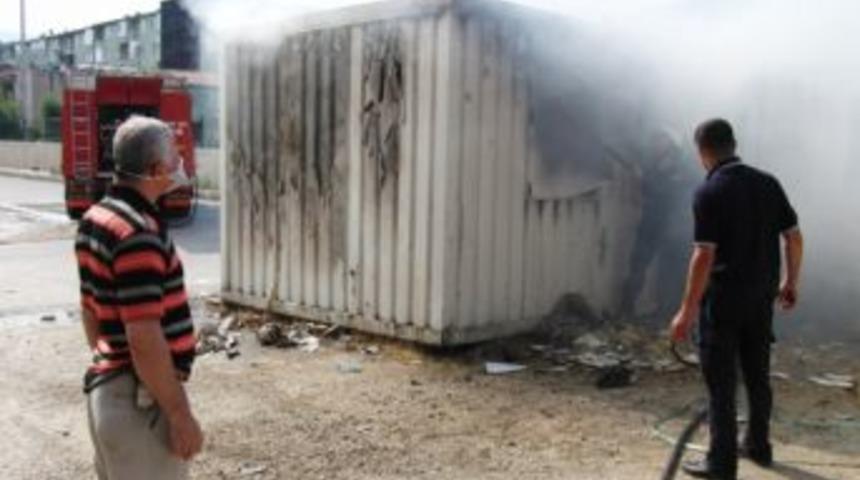 Afet konteynırı alev aldı
