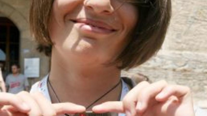 Kosovalı &ouml;ğrenciden &lsquo;Şehitler &Ouml;lmez Vatan B&ouml;l&uuml;nmez&rsquo; kolyeli mesaj