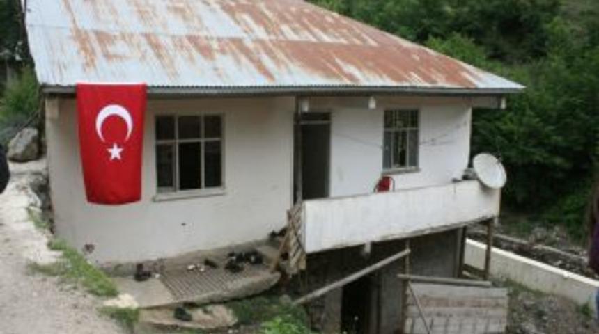 Giresun'da şehit evine ateş d&uuml;şt&uuml;