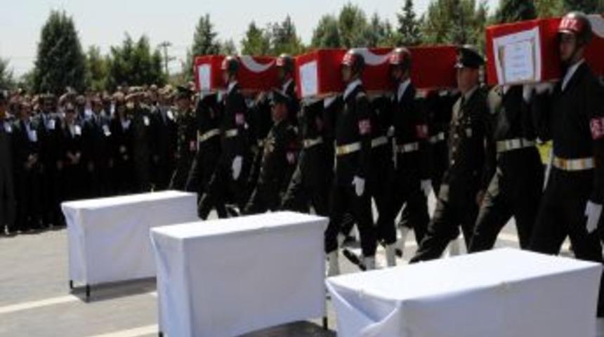 Şehitler memleketlerine uğurlandı