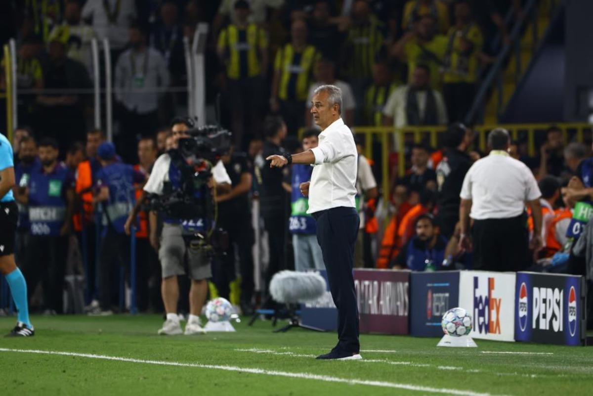 İşte İsmail Kartal a su şişesi atıldığı an! Başsavcılık harekete geçti, şahıs gözaltına alındı 1