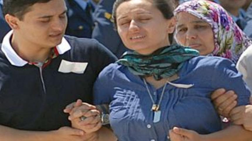 Kahraman pilotların cenazeleri askerin törenin ardından memleketlerine gönderildi