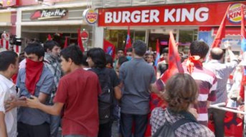 Libya Temas Grubu Toplantısı&rsquo;nı protesto edenlere tepki