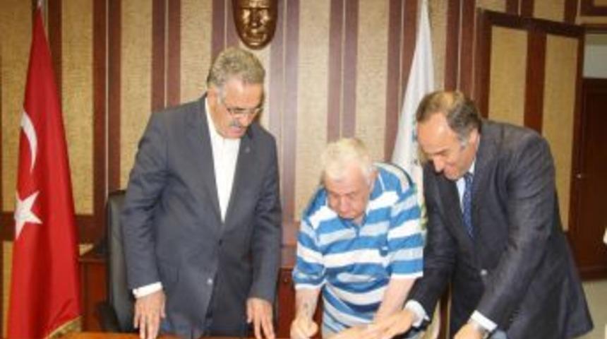 Hayırsever iş adamınca yaptırılan yurt binası YURTKUR&rsquo;a devredildi