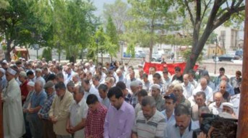 Konya&rsquo;da onlarca kişi 13 şehidin yerine askerlik yapmak i&ccedil;in dilek&ccedil;e verdi