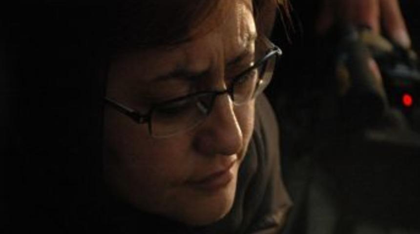 Bakan Şahin, şehit evinde g&ouml;zyaşlarını tutamadı