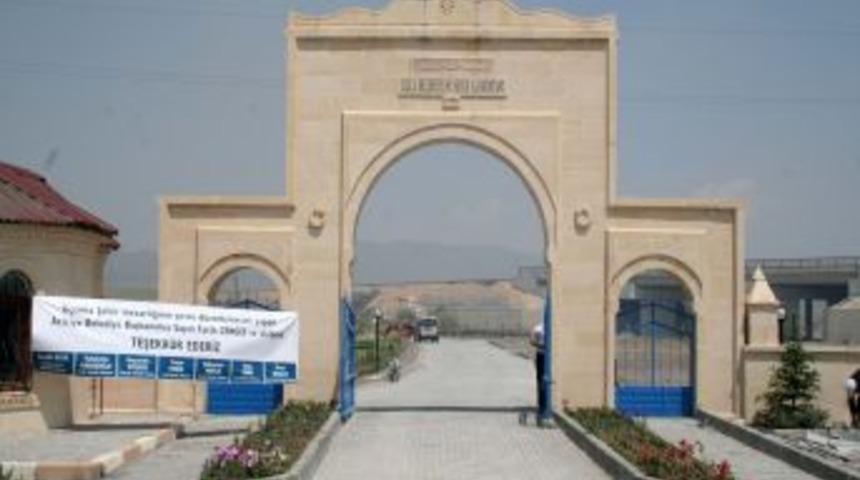 Belediye başkanına pankartlı teşekk&uuml;r