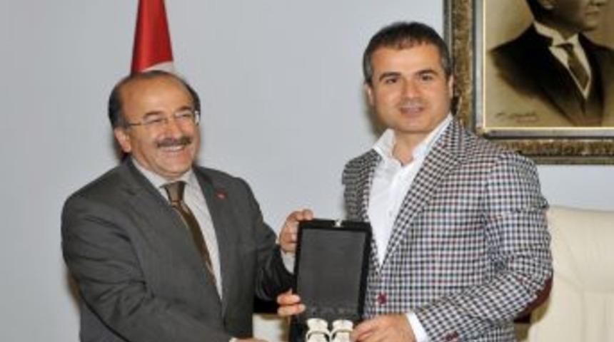 Bakan Suat Kılı&ccedil;, Trabzon Belediyesi'ni ziyaret etti