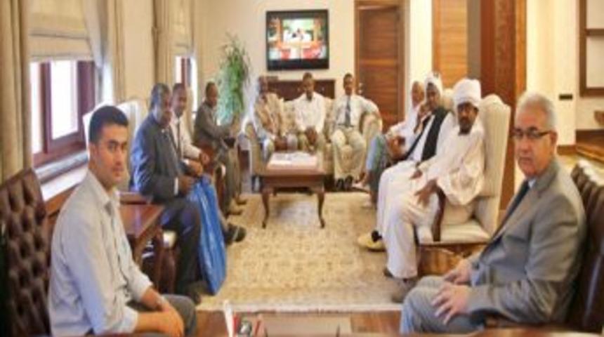 Fatih &Uuml;niversitesi'nin davetlisi olarak T&uuml;rkiye'ye gelen grup &Ccedil;orum'da