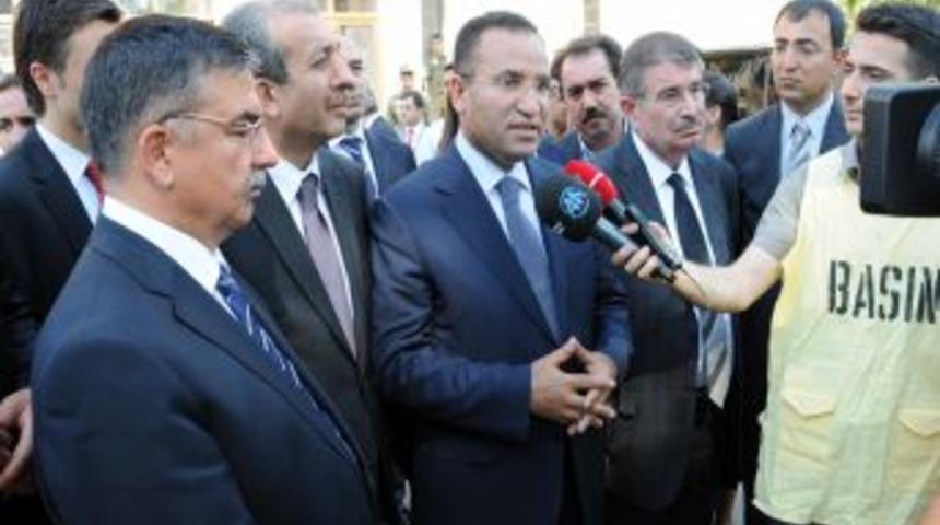 Bozdağ: 'Mehmetlerimiz &ouml;lmesin' diye taşın altına g&ouml;vdemizi koyduk