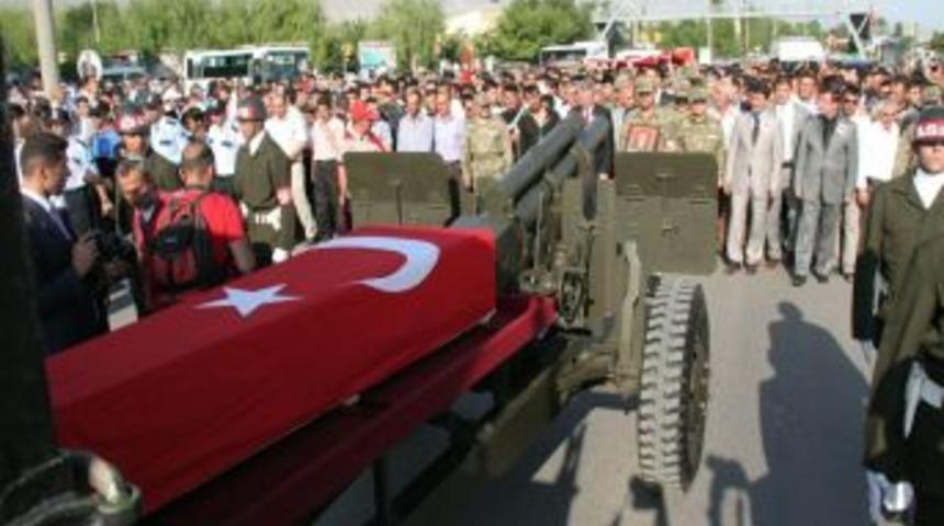 Şehit cenazesinde g&ouml;zyaşları sel oldu