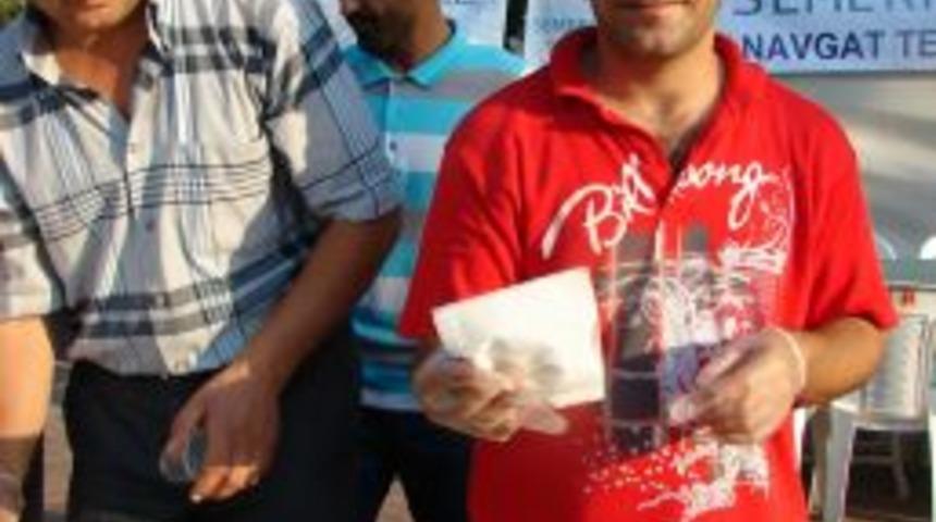 Manavgat Cumhuriyet Meydanı'nda 8 bin kandil simidi dağıttılar