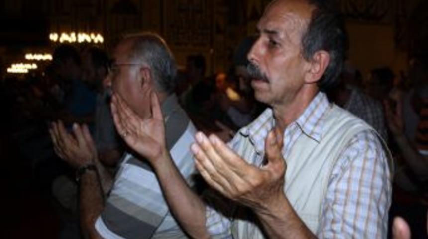 Beraat Kandili&rsquo;nde Ulucami doldu taştı