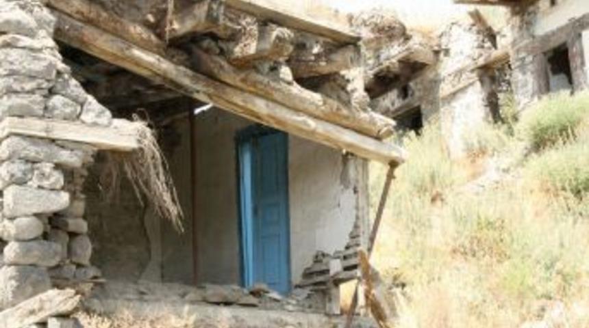 Kars'ta tarihi Ahmet Tevfik Paşa konağı yok oluyor