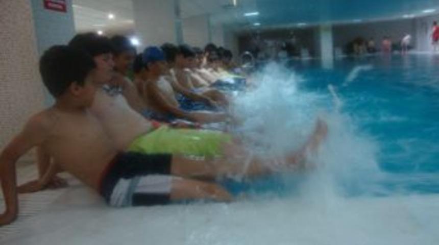 Yaz okulunda hem eğleniyor hem de &ouml;ğreniyorlar