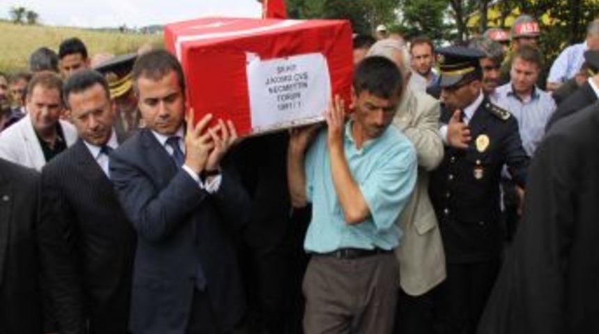 Şehit asker jandarma &Ccedil;avuş Necmettin Torun'nun cenaze t&ouml;reni