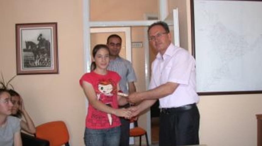 Tavas İl&ccedil;e Milli Eğitim M&uuml;d&uuml;r&uuml; Akyol, SBS şampiyonlarını kabul etti