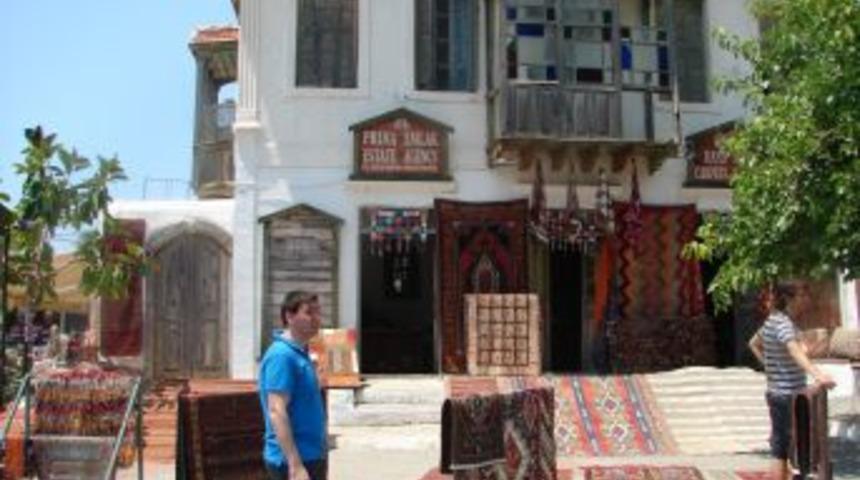 Avrupalı turistler, Anadolu'da dokunan kilimlerdeki sanata hayran kalıyor